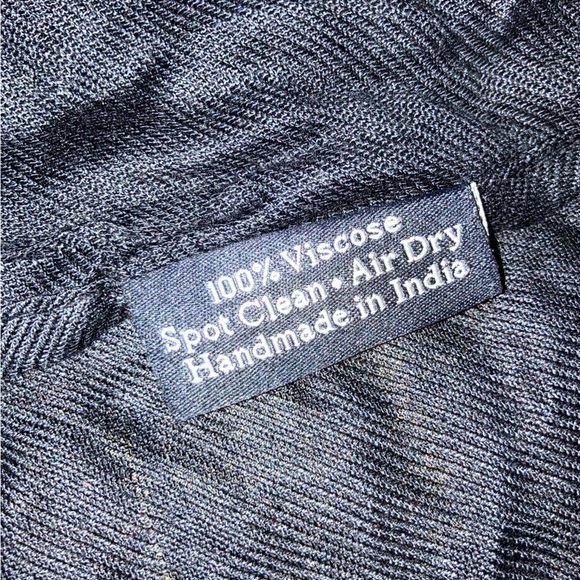 Free add on// 100% viscose scarf - Picture 6 of 6